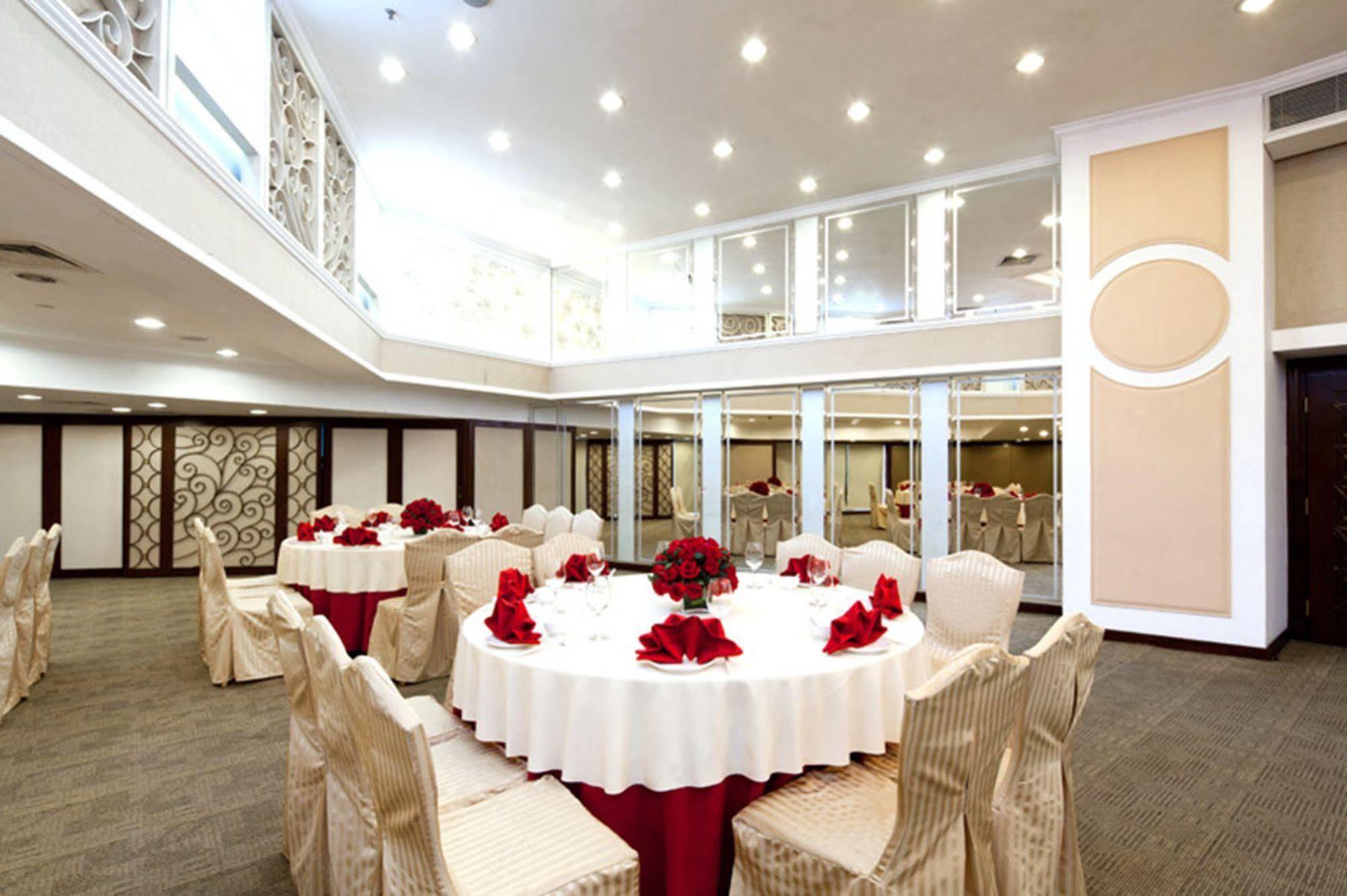 Rosedale Hotel&Suites Canton Esterno foto